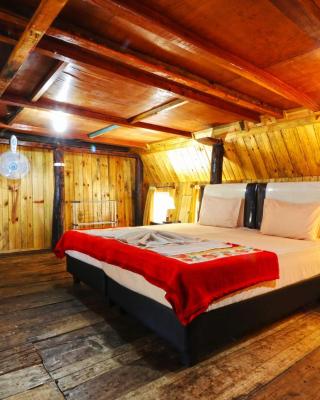 Tuk Tuk Timbul Bungalows