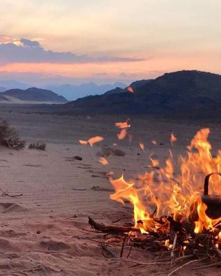 WADI RUM-Bedouin Tents and Jeep Tours