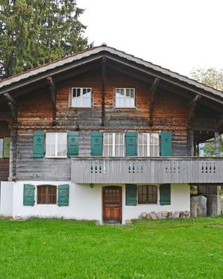 Traditionelles Chalet Schärmtanne