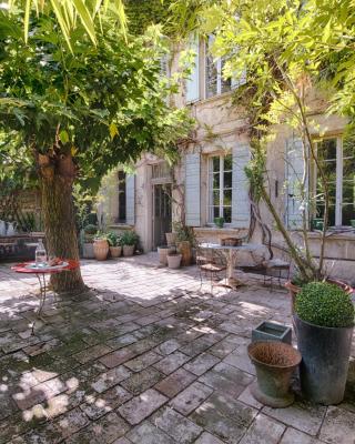 Maison XIXe et Jardin en Intramuros