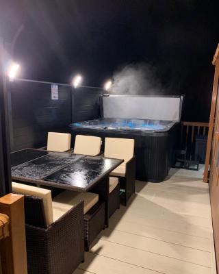 Moonlight Ridge -2 bedroom lodge with hot tub