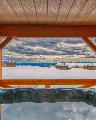 3 BR 3 Bath ski in ski out with private hot tub