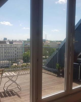 Helle Dachgeschosswohnung für 8 Personen in zentraler Lage