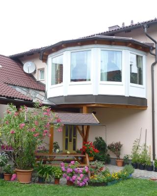 Gertis Blumenhof Privatzimmer, Ferienwohnung