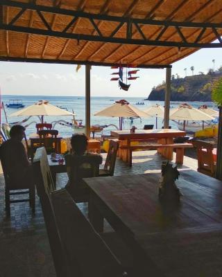 COCONUT BEACH BUNGALOWs & WARUNG