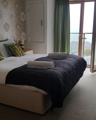 South Fistral Seaview 2-bed Apartment