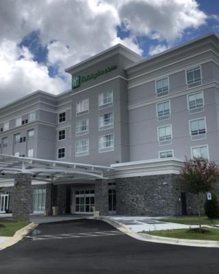 Holiday Inn & Suites - Fayetteville W-Fort Bragg Area, an IHG Hotel