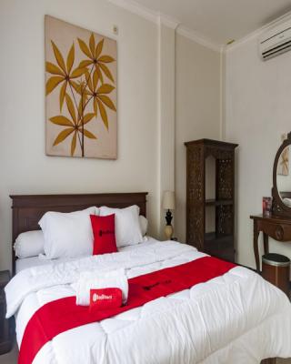 RedDoorz Syariah Plus near Trans Studio Cibubur