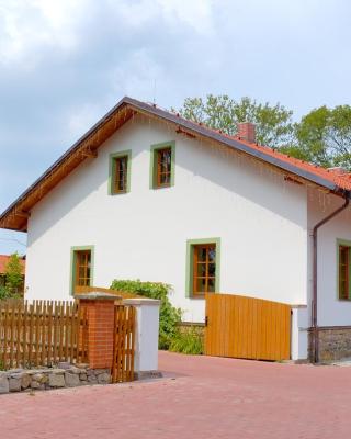 Hotel Na Statku Mirošov