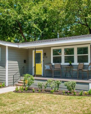 Walk to the Silos! 3 Bed 1960's Bungalow near Baylor