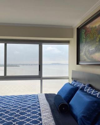 Puerto Santa Ana, Suite con vista al Rio