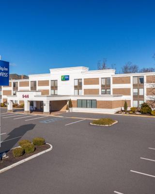 Holiday Inn Express Ramsey Mahwah, an IHG Hotel