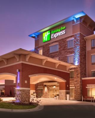 Holiday Inn Express & Suites Overland Park, an IHG Hotel