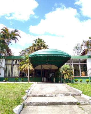 OYO Del Verde Hotel