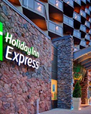 Holiday Inn Express Edmonton Downtown, an IHG Hotel