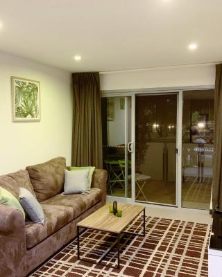 Tranquil, Relaxing Forrest Style Apartment - Braddon CBD