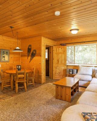 Romantic Riverfront Cottage - 1 Mile to Winthrop!