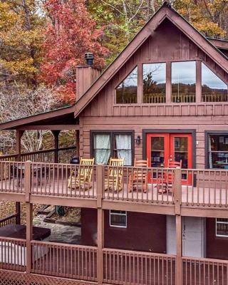Pigeon Forge Scenic Solitude with Private Hot Tub!