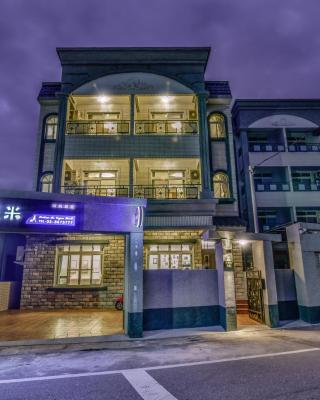 Follow Me Vogue Homestay