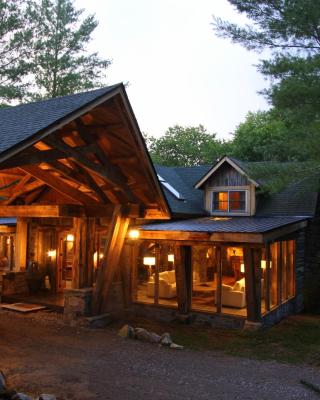 Enchanting Chalet, Covered Parking, King Suite