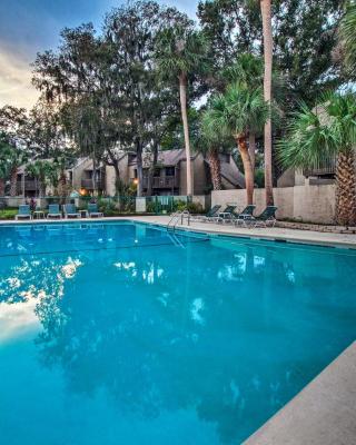 Home with Private Courtyard - Walk to Coligny Beach!
