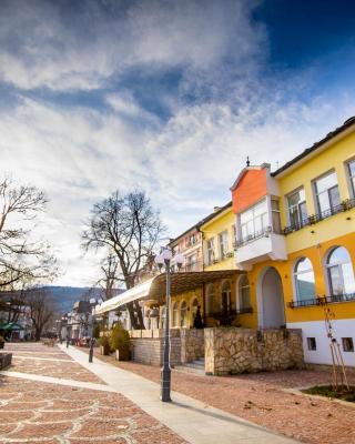 Old City Square Apartment