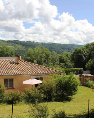 Chambre privée dans maison au pied de la montagne noire, 5km de Mazamet