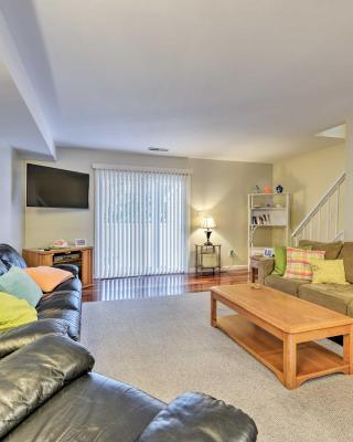 Family-Friendly Wildwood Townhome about 3 Mi to Beach