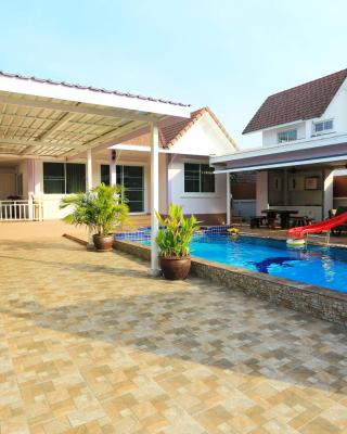 Tropical Hill Pool Villa