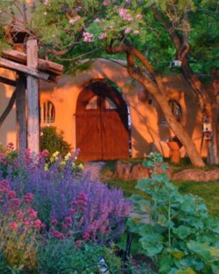 Old Taos Guesthouse B&B