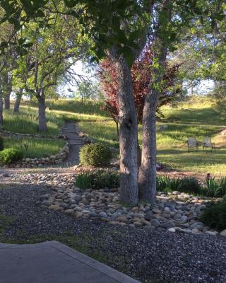 Oak Retreat by Yosemite National Park