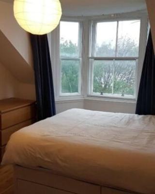 Beautiful king room in Leith Walk