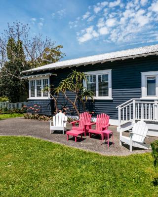 Mrs Jones Holiday Cottage - Oneroa Holiday Home