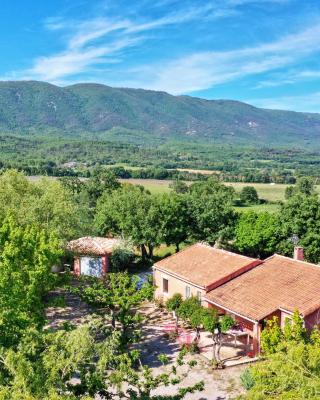 Villa piscine face au grand luberon Cereste