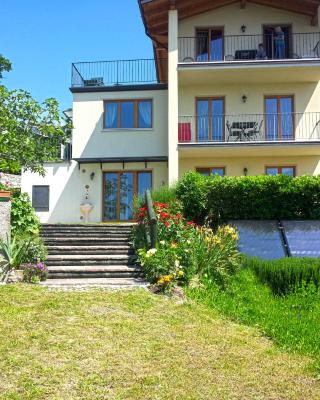 Teresa Campi Apartments Lake view by Gardadomusmea