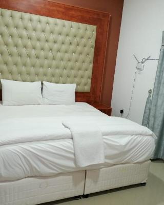 Discovery Furnished Apartments (Al-Amerat)