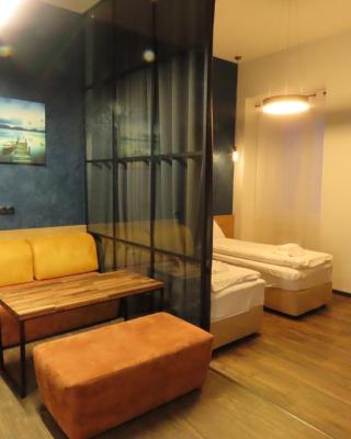 2BR loft apartment near Liberty square