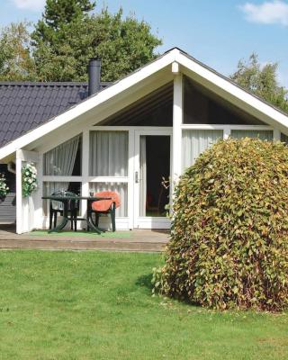 Nice Home In Oksbl With 3 Bedrooms, Sauna And Wifi