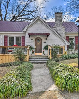 Vibrant Home Deck and Yard, 2 Mi to Oaklawn Casino