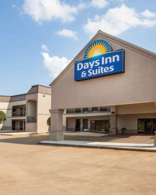 Days Inn & Suites by Wyndham Tyler