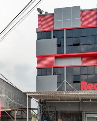 RedDoorz Plus near Millenium ICT Centre Medan 2