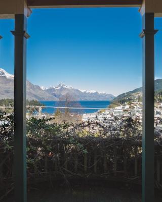 McAlister House - Queenstown Holiday Home