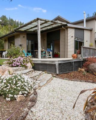 Hillside Hideaway - Kaiteriteri Holiday Home