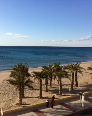 Frente al mar, a 10 metros de la playa, vistas increíbles del mar, reformado 2021 !!!