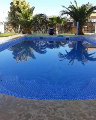 Villa CLIMATISEE avec piscine privée, ras el ma