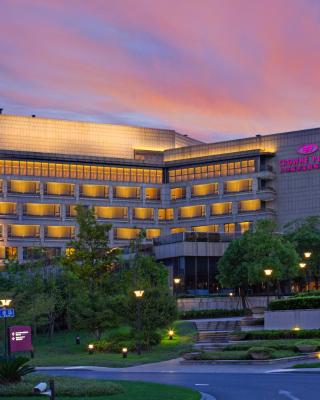 Crowne Plaza Shanghai Anting, an IHG Hotel - 15 minutes drive to F1