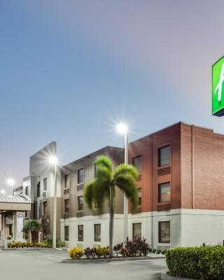 Holiday Inn Express Hotel & Suites Clewiston, an IHG Hotel