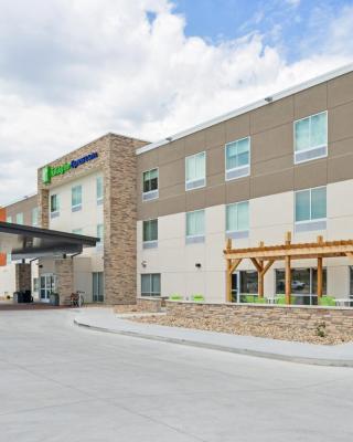 Holiday Inn Express & Suites - Chadron, an IHG Hotel