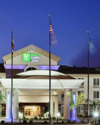 Holiday Inn Express & Suites Dinuba West, an IHG Hotel