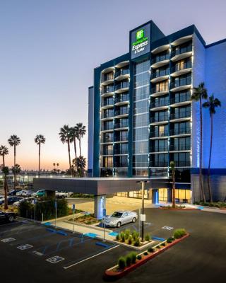 Holiday Inn Express & Suites Santa Ana - Orange County, an IHG Hotel